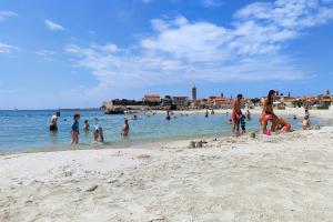 Apartments with parking space Mundanije, Rab - 12242