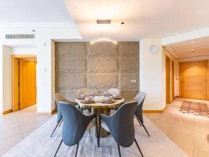 Palm Jumeriah - 4 Bedroom Apt - Beachfront Living