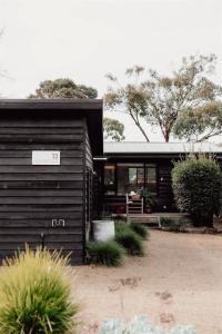 Peacefull Island Stay with Free Standing Bungalow