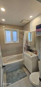 Spacious bright Apt,Parking and self check-in