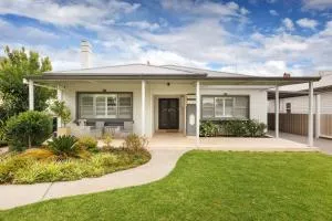 Central Entertainer's Paradise - Wooragee North