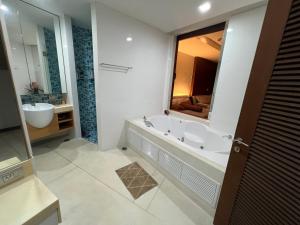 Ananya Beachfront Wongamat Paradise