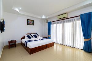 Lisha The Grand Riverside Hotel