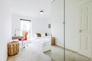 Bright New 2BR flat with Balcony near ExCeL London