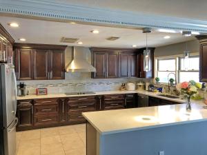 Huge 4-Bed House, Walk to Medical Center, MD Anderson, NRG, Rice, Free Parking