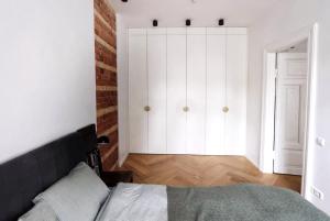 NEW! WARM and COSY apartment with private ENTRANCE and PARKING in a city center