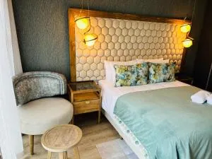 Every bodys home - Maclear