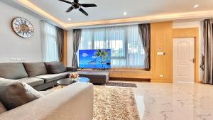 h2中天海滩 风月步行街 市中心 BBQ 酒吧街 独栋别墅4卧5卫豪华装修芭提雅海天-悠舍泳池桑拿房别墅