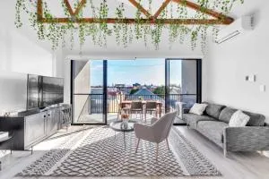 Portside Paradise - Steps away from the Port - Pennington