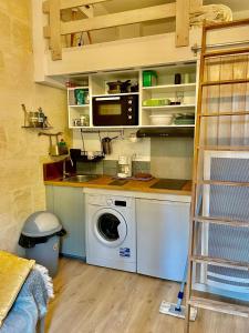 proche kedge et universitée appartement cosy avec parking ,cuisine équipée ,sdb et jardin