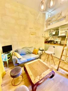 proche kedge et universitée appartement cosy avec parking ,cuisine équipée ,sdb et jardin