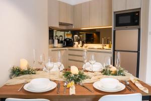 Cassia 1 BR Lake&Pool View apt by NLA