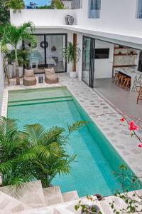 New Magnificent 3BR 5min to Finns & Berawa Beach Villa Alemar