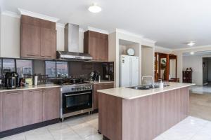 Elegant 4BR Villa with 3 Living Rooms in PointCook