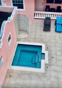 Seashades 2BR 1 full and 1 half bathrooms Condo with pool Close to beach Sleeps 4