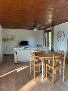 Maisons de vacances Maison Les Pins : photos des chambres