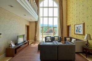 Crystal Valley CC Golden Village