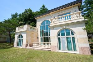 Crystal Valley CC Golden Village