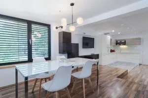 Spacious and modern apt, 6 guests, Central station, self check-in - Novi Iskŭr