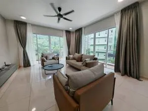 Magnificent Mountain & Lake Views' Suite Cycas - Kampong Batu Lapan