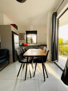 Cozy 2-Bedroom Apt, 10mins Walk to Beach - GBHC3
