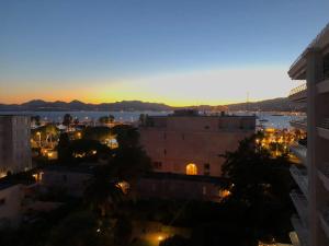 Amazing sea view, parking, easy beach access