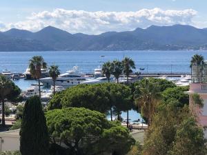 Amazing sea view, parking, easy beach access