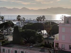 Amazing sea view, parking, easy beach access