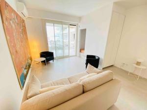 Amazing sea view, parking, easy beach access