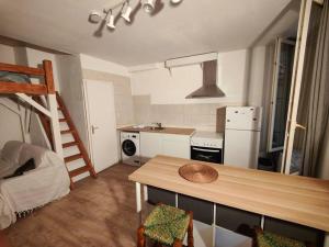 Studio rénové centre-ville Nîmes