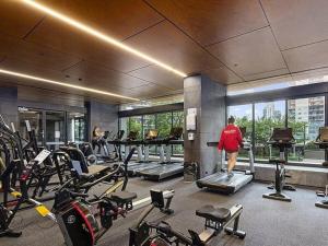 WOW Apartment on Lonsdale