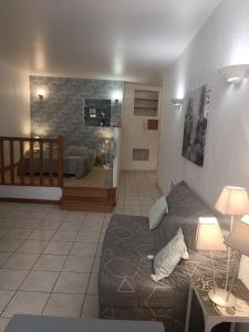 Grand Studio meublé chez COCO