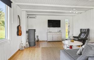 3 Bedroom Beautiful Home In Roslev