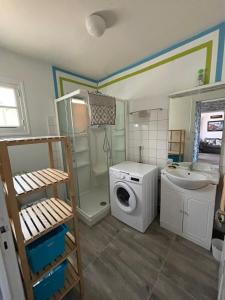 Maisons de vacances Maison Bretonne vue mer 3 chambres 9 personnes 300m de la mer et du centre du Val Andre : Maison 1 Chambre