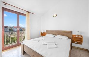 Awesome Apartment In Sibenik With Wifi