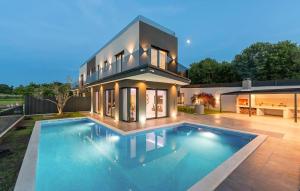 3 Bedroom Gorgeous Home In Sorici 