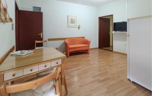 1 Bedroom Cozy Apartment In Novigrad 