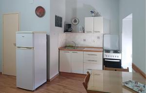 1 Bedroom Cozy Apartment In Novigrad 