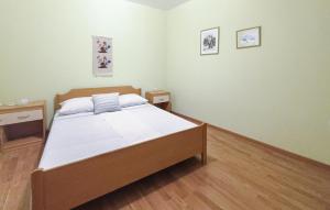 1 Bedroom Cozy Apartment In Novigrad