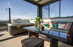 3 Bedroom Awesome Apartment In Kozino