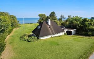 3 Bedroom Beautiful Home In Holbæk