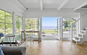 3 Bedroom Beautiful Home In Holbæk