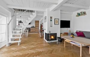 3 Bedroom Beautiful Home In Holbæk