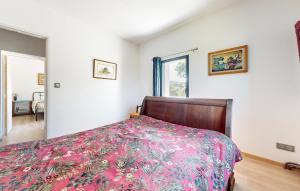 Maisons de vacances Beautiful Home In Bourg Lastic : photos des chambres