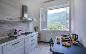 3 Bedroom Amazing Apartment In Avegno