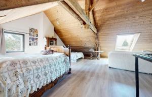 Maisons de vacances Beautiful Home In Bourg Lastic : photos des chambres