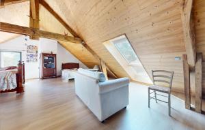 Maisons de vacances Beautiful Home In Bourg Lastic : photos des chambres
