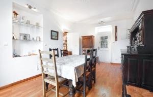 Maisons de vacances 3 Bedroom Nice Home In Castillon : photos des chambres