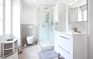 Maisons de vacances 3 Bedroom Nice Home In Castillon : photos des chambres