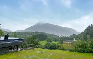 4 Bedroom Beautiful Home In Hyllestad - Korssund